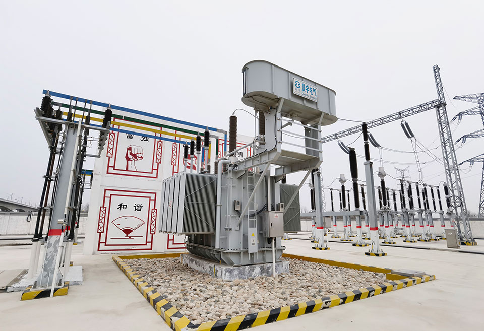 Chenyu Electrical&acute;s traction transformers connected at the Weilai High-Speed Railway site